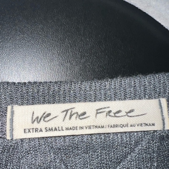 We the Free/ FP Grey Long sleeved Side Slit Top Size XS EUC - Picture 4 of 5